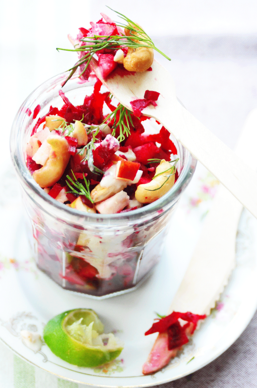 https://kirstenskaarup.hosted-wp.com/wp-content/uploads/2016/07/rødbedesalat-m-cashew.1.gif